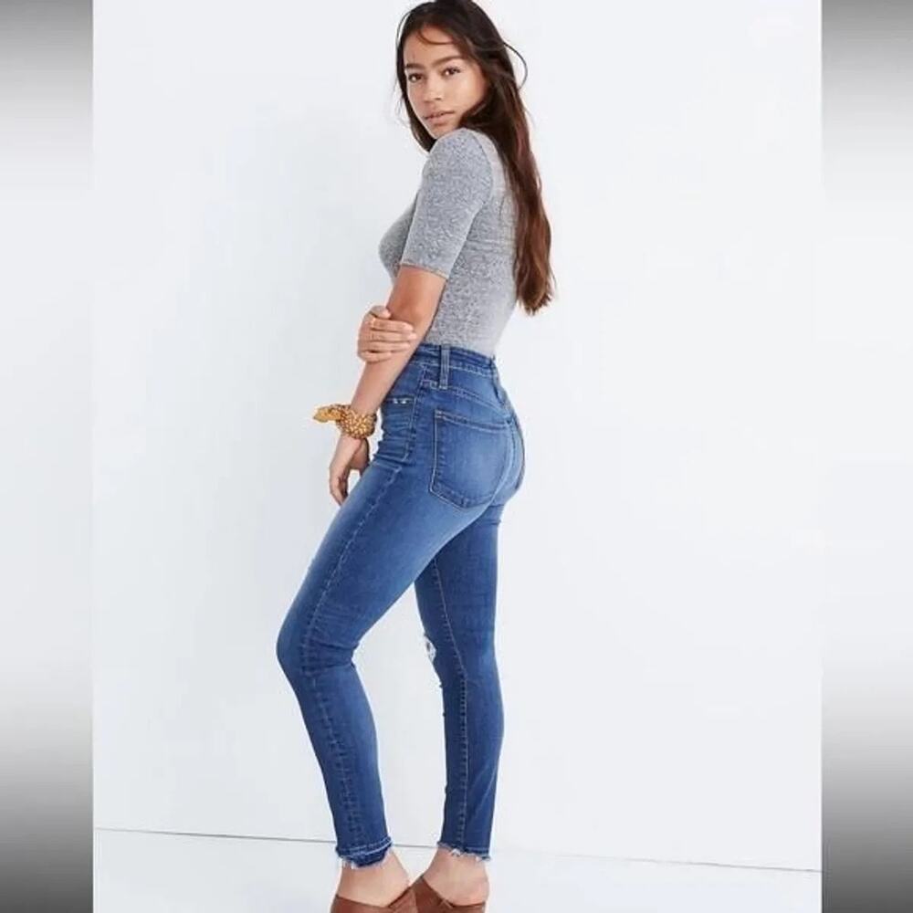 Madewell Curvy High Rise Skinny Jeans Distressed Hem - Picture 2 of 10